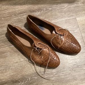 Giovanni leather huarache shoes.